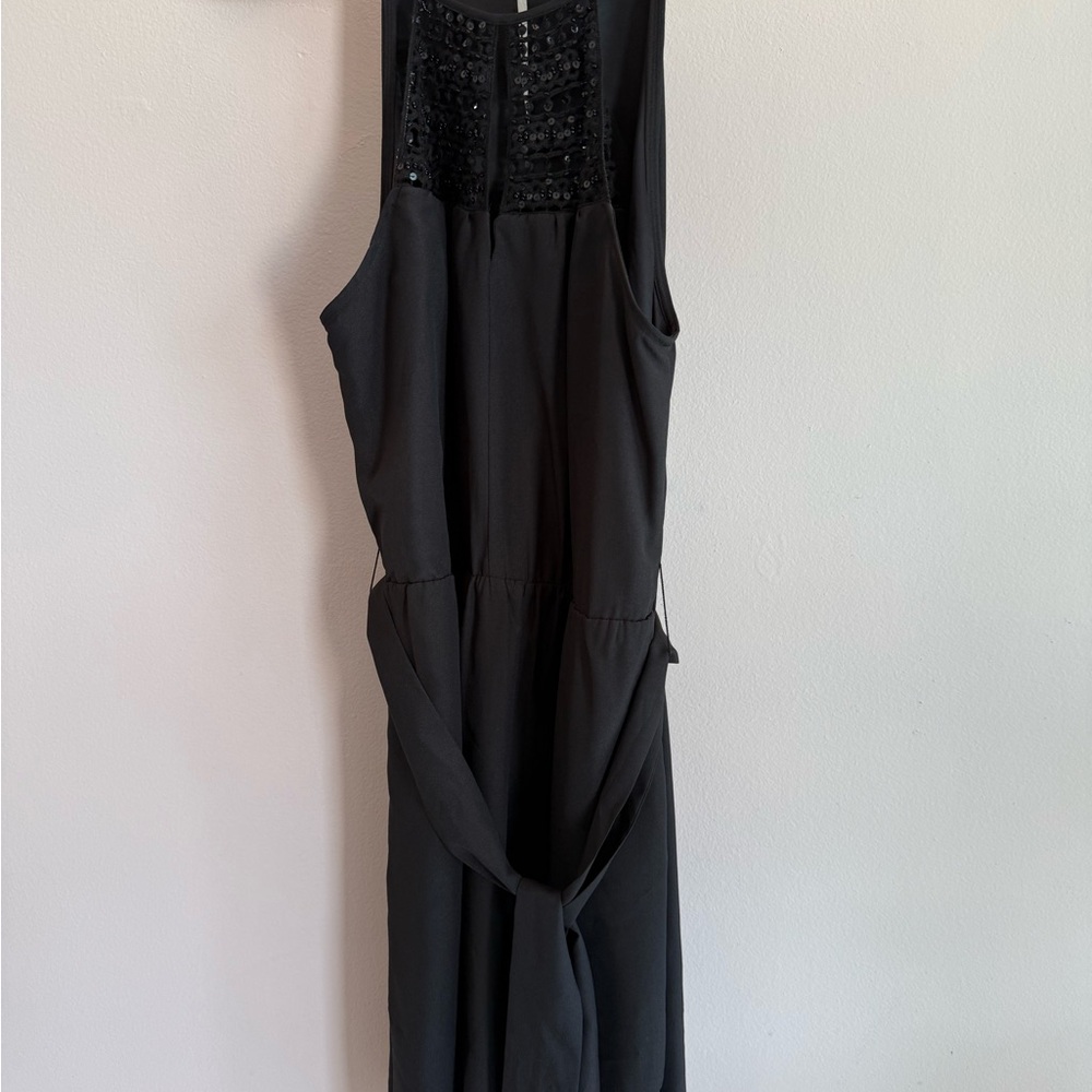 Elegant Black Sleeveless Dress with Beaded Detail